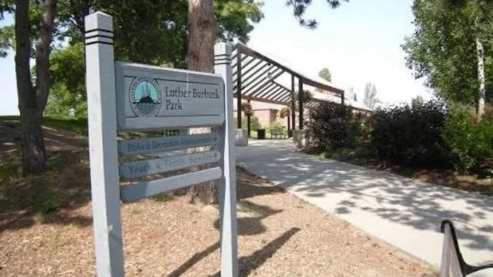 Luther Burbank Park entrance sign and pavilion, Mercer Island, WA